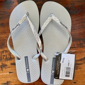 Ipanema Silver Flip Flops sz 7 NWT